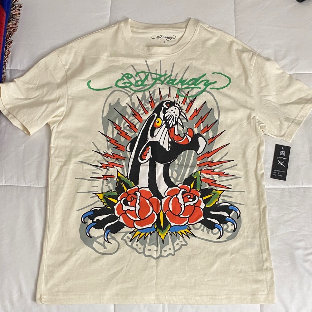 “NWT” Ed Hardy Off-White Graphic Tee with Bold Design